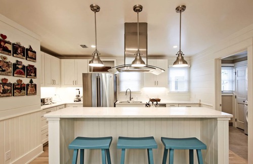 Seaside House | Amazing Seaside home! 2 King Primaries, Steps to Beach, Town + 2 Adult Bikes