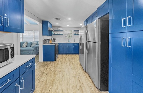 Grayton Beach House | "Cole Bin" | 3-Minutes to the Beach | Dog-Friendly | Near Redbar and Choringos restaurants