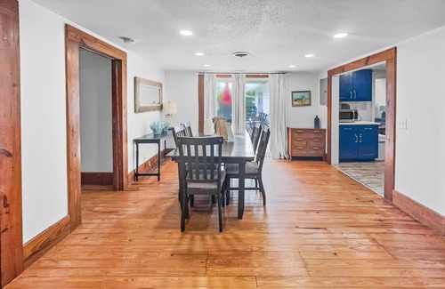 Grayton Beach House | "Cole Bin" | 3-Minutes to the Beach | Dog-Friendly | Near Redbar and Choringos restaurants