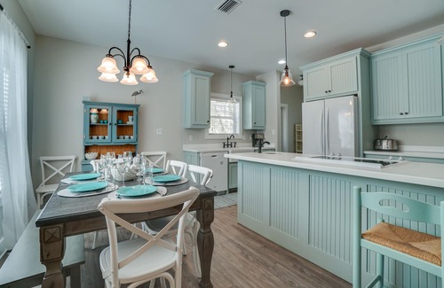 Seagrove Beach House | HEATED PRIVT POOL/SPA! Walk to beach/cafes/shops! Quiet! Bikes/beach equip incl.