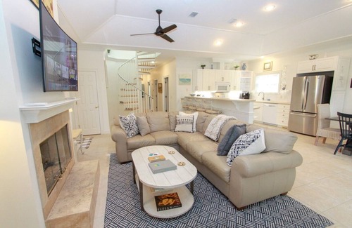 Seagrove Beach House | L'escapade, Private Heated Pool, Close to Beach, Available Oct 19-25!