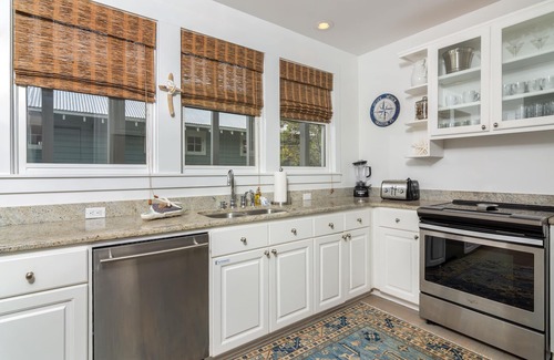 Seaside House | Seaside "Bluebonnet" |3 BR| 4 FULL baths| Sleeps 8 | 2 Kings | 4 Bikes!