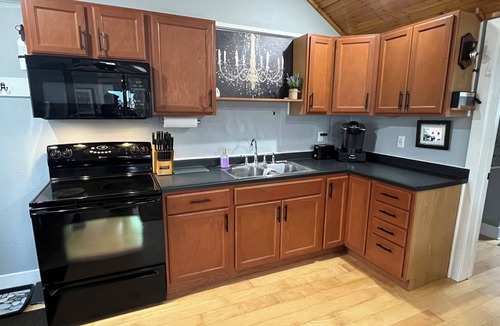 Hanover House | 1-bedroom CHARMING house - 2beds - in delightful Hanover with WiFi, AC