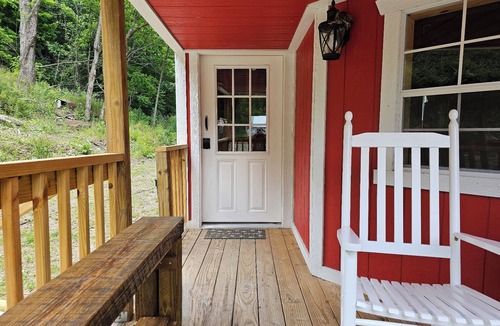 Freeman Cabin | 1 BR/1BR Lofted Cabin West Virginia Hatfield McCoy ATV Trails