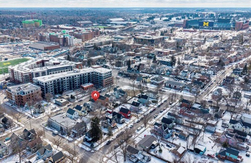 Old West Side House | #1 Location I 1/2 Mile to Stadium I 1/3 Mile to Downtown I GO BLUE