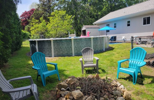 Peace Dale House | 10 min to all beaches! Above grnd pool! Sm dog friendly