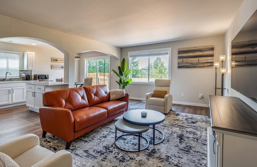 Frederickson House | 10 Min to Fairgrounds! Family Retreat in Puyallup
