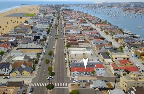 Balboa Peninsula Apartment | 1000#2 Magnificent Beach Home w/AC & 4K TVs
