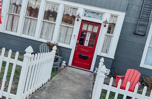 Williamson House | 11 bed 7 bath large home and able to ride right from the home to the HMT trails