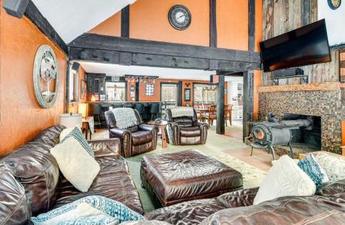 Roxbury House | 11 Mi to Sugarbush: Eclectic Ski House w/Hot Tub!