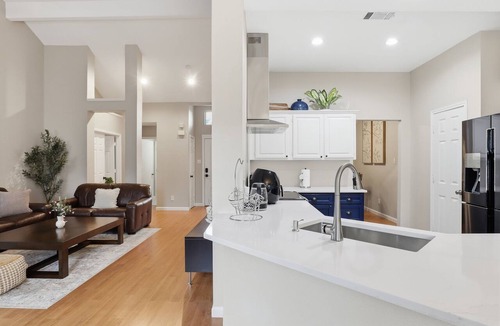 South Arlington House | 13-minutes drive to Arlington Entertainment district, 17 minutes to DFW airport