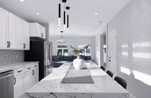 Orange House | 15 Min to Disneyland + New Modern 4BR