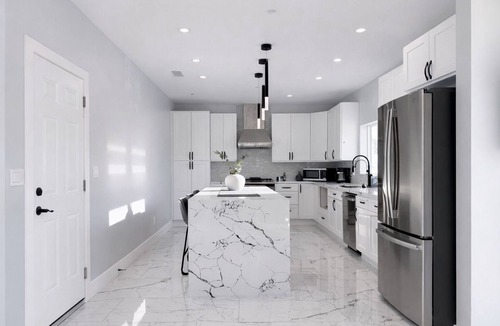 Orange House | 15 Min to Disneyland + New Modern 4BR