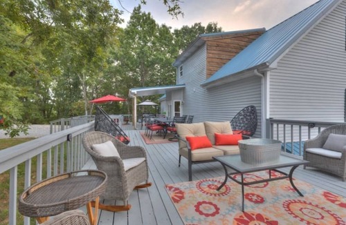 Branson House | 16-Acre: MountainView-3 Decks-FirePit-Trampoline Game Rm. 10 min. Shows n Lake