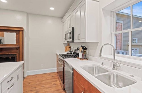 Palmyra Apartment | 16 Guests- 7 Mins Hill Cumorah/En Suite Bathrooms