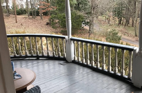 Anniston House | 1882 Cottage-charming! LOCATION! Pets w/fee. Long term rates,re Springwood Inn.