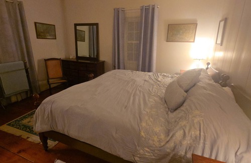 Mount Jackson House | 18th Century log Farm House in the heart of the Shenandoah wth all the comforts.