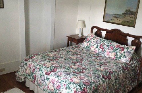 Mount Jackson House | 18th Century log Farm House in the heart of the Shenandoah wth all the comforts.