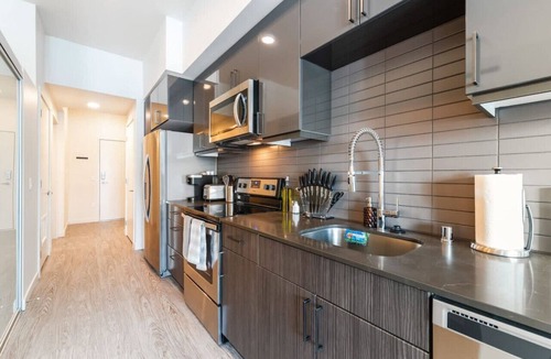 Downtown Apartment | 1BR 1BA w/AC - Long Term Gym Parking Redmond DT