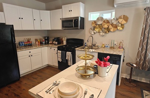 Lake Morton-Berrydale House | 2 Acres Private Gated Retreat Near Lake Morton