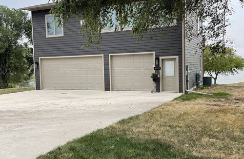 Wentworth House | 2 Bed 3 Bath in Harbor on Lake Madison
