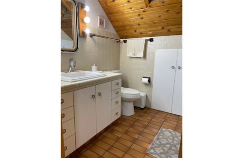 Manitowoc House | 2 Bedroom 1 Bathroom Townhome In Manitowoc