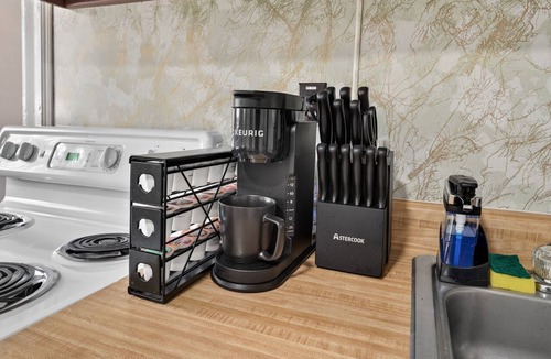 Carbondale Apartment | 2-bedroom apartment in awesome Carbondale with AC