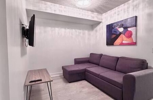 Toronto Entertainment District Condo | 2 Bedroom Executive Condo + Gym Pool Free Parking