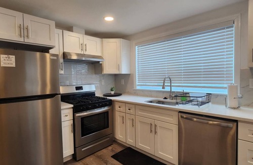Everett House | 2 bedroom's 1 bathroom 10 min-Airport/Downtown Boston 7 min-Encore Casino