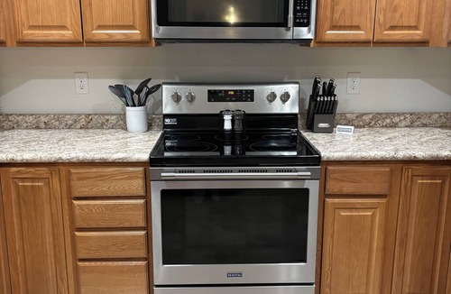 Elk Point House | 2-bedroom townhome in Elk Point with King bed