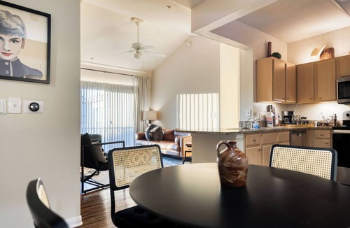 East Congress Condo | 2 Beds - 1 Bath - Pools - HotTub - GYM - Pet friendly - Serene Environment