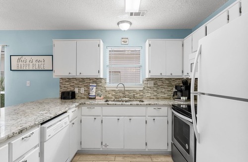 San Juan House | 2 Bikes~Walk to the beach & Bike to Seaside! Private Pool!