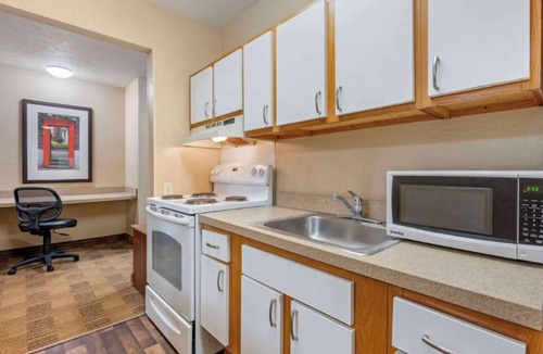 Jeffersontown Hotel | 2 Charming Rooms Perfect for Family or Group Getaways | Free Parking