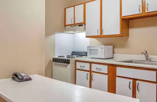 Jeffersontown Hotel | 2 Charming Rooms Perfect for Family or Group Getaways | Free Parking