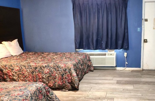 Cleveland Hotel | 2 Cleveland Budget-Friendly Rooms Near Restaurants & Local Attractions