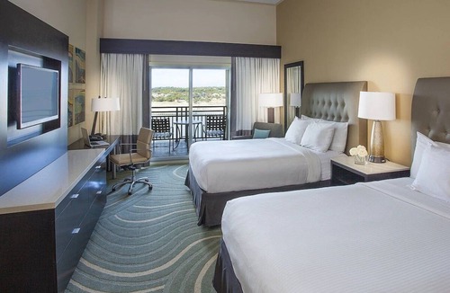 Lakeway Hotel | 2 Double Queen Units with Lakeview, Outdoor Pool, Free Parking!
