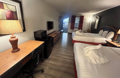 Mattoon Hotel | 2 Family-Friendly Rooms w/Free Breakfast, Fitness Area | Close to Attractions