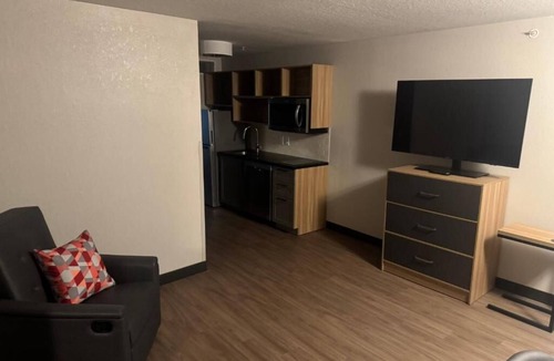 North San Antonio - SAT Hotel | 2 Inviting Rooms Close to Local Charm – Perfect for Couples Exploring Houston