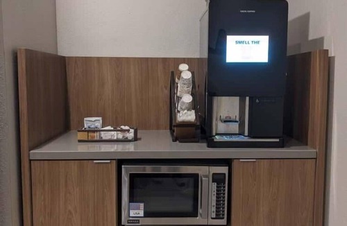 North San Antonio - SAT Hotel | 2 Inviting Rooms Close to Local Charm – Perfect for Couples Exploring Houston