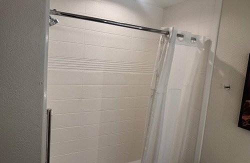 North San Antonio - SAT Hotel | 2 Inviting Rooms Close to Local Charm – Perfect for Couples Exploring Houston
