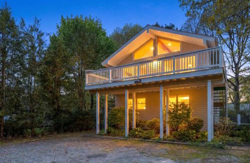 Kenyon House | 2 Mi to Charlestown Beach! South County Home