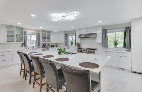 Hull House | 2 Mi to Nantasket Beach! Group Retreat w/Patio