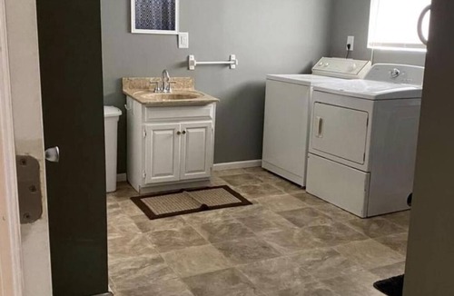 Darfork Apartment | 2 minute drive to ARH Hospital and UK n2 minute walk to Perry County Park