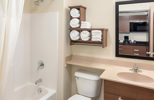 Wixom Hotel | 2 Pet-Friendly Units Near State Recreation Area - Short Drive from Detroit