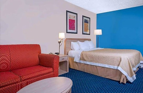 La Crosse Hotel | 2-Star Hotel ∙ Norwood Inn & Suites LaCrosse