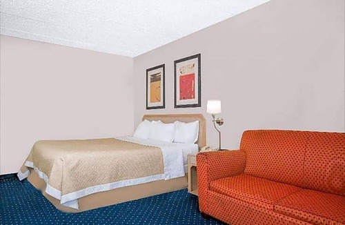 La Crosse Hotel | 2-Star Hotel ∙ Norwood Inn & Suites LaCrosse