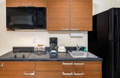 Pasco Hotel | 2 Units | Spacious Stays | w/Kitchenettes