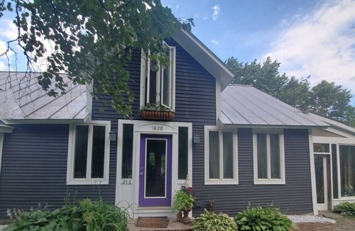 Bethel House | 200 Year Old Vermont farmhouse. Private location. Close to skiing.