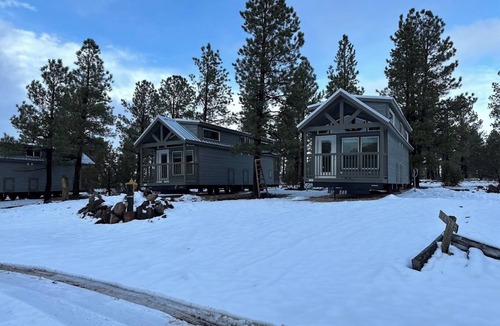 Williams Ski Chalet | 2B Cozy chalet in Beautiful Williams with AC, Wi-Fi, With Forest View and Patio