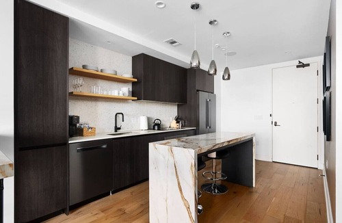 Rainey Street Historic District Apartment | 2BD Luxury Condo | Water Views | Pool | Rainey St